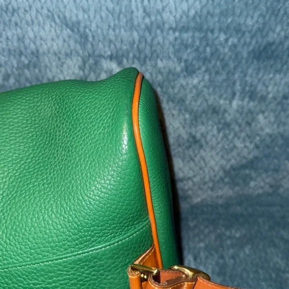 Dooney and Bourke large sling in Kelly Green - Picture 4 of 15